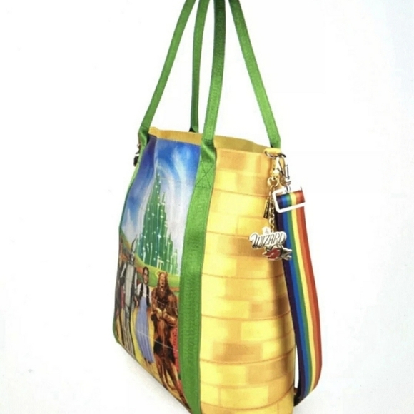 NWT HARVEYS SEATBELT BAG "POSTER TOTE YELLOW BRICK ROAD" BAG, WIZARD OF OZ! - Picture 9 of 9